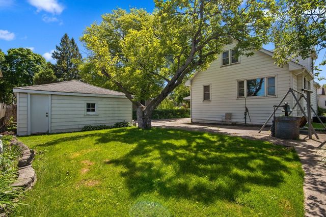 8434 W 50th Street, Mccook, IL 60525