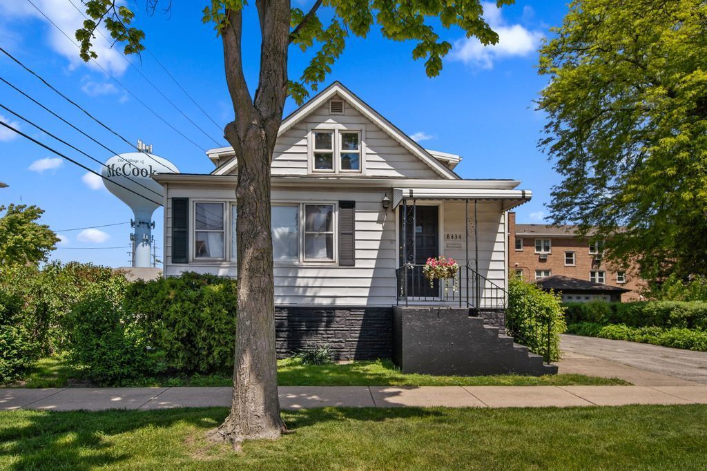 8434 W 50th Street, Mccook, IL 60525