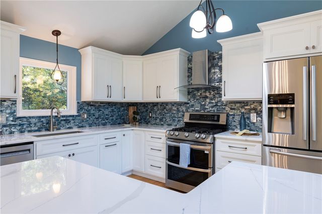 8 Robin Drive, North Kingstown, RI 02852