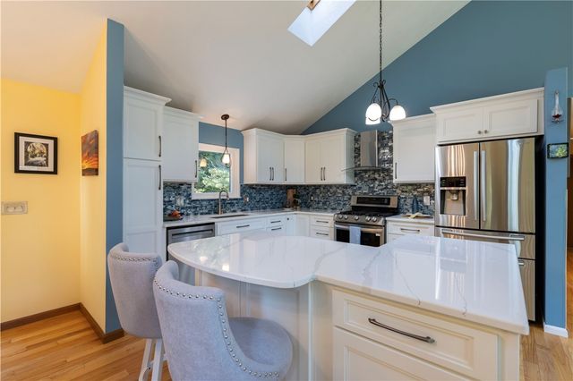 8 Robin Drive, North Kingstown, RI 02852