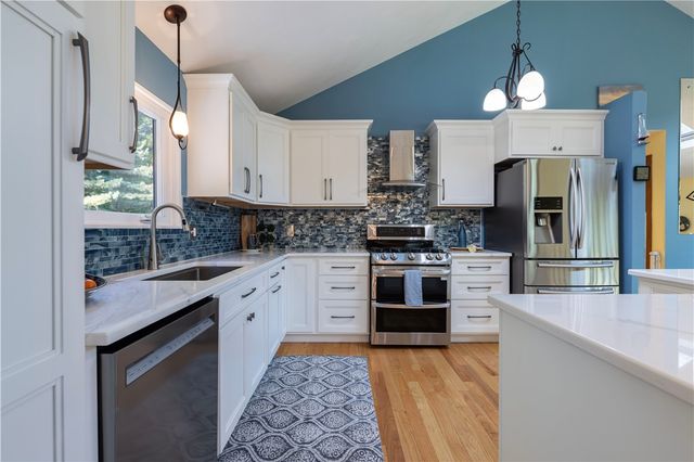 8 Robin Drive, North Kingstown, RI 02852