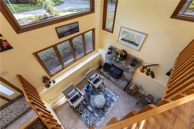 8 Robin Drive, North Kingstown, RI 02852