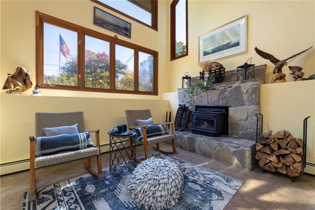 8 Robin Drive, North Kingstown, RI 02852