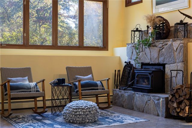 8 Robin Drive, North Kingstown, RI 02852