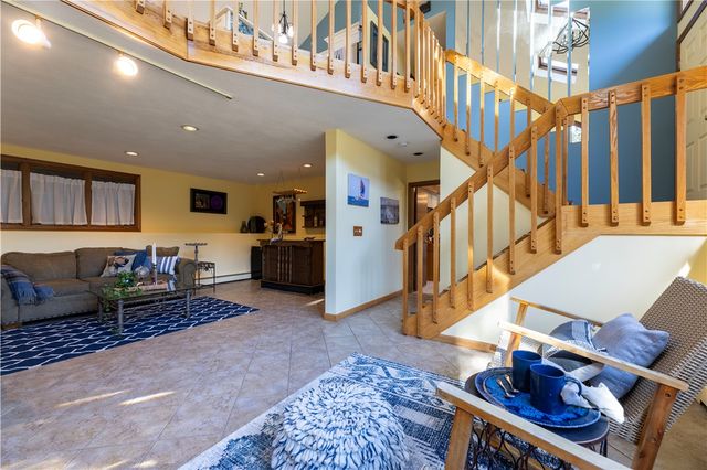 8 Robin Drive, North Kingstown, RI 02852