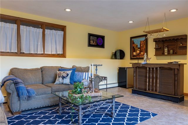 8 Robin Drive, North Kingstown, RI 02852