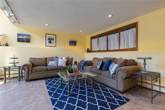 8 Robin Drive, North Kingstown, RI 02852