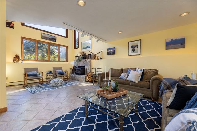 8 Robin Drive, North Kingstown, RI 02852