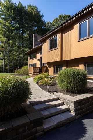 8 Robin Drive, North Kingstown, RI 02852