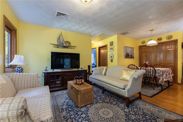 8 Robin Drive, North Kingstown, RI 02852