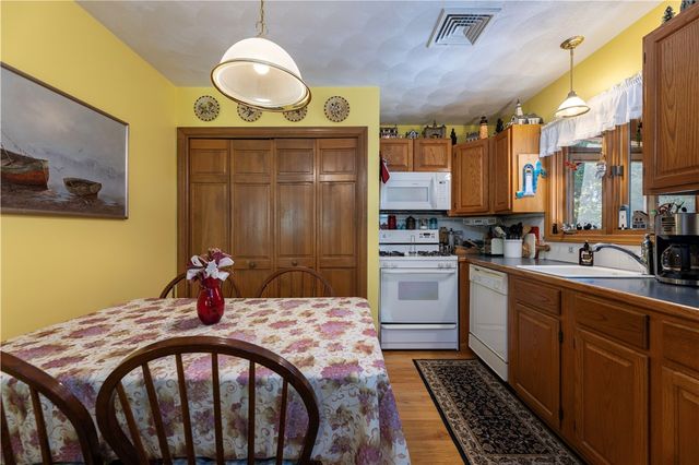 8 Robin Drive, North Kingstown, RI 02852