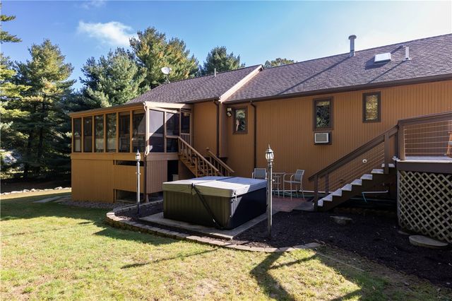 8 Robin Drive, North Kingstown, RI 02852