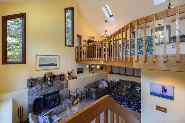 8 Robin Drive, North Kingstown, RI 02852