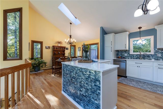 8 Robin Drive, North Kingstown, RI 02852