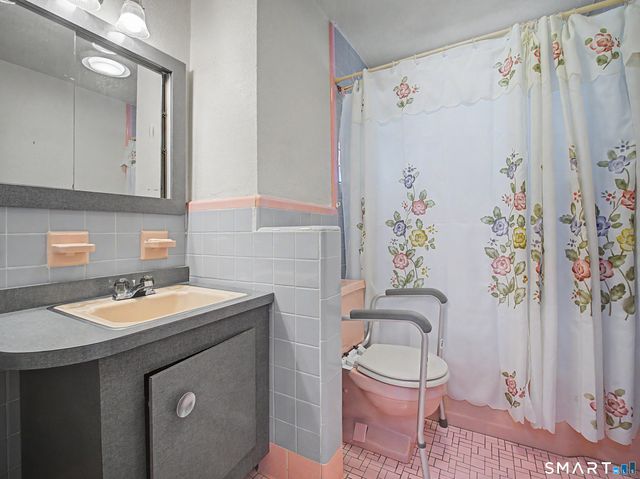 330 Hollywood Avenue, Stratford, CT 06614