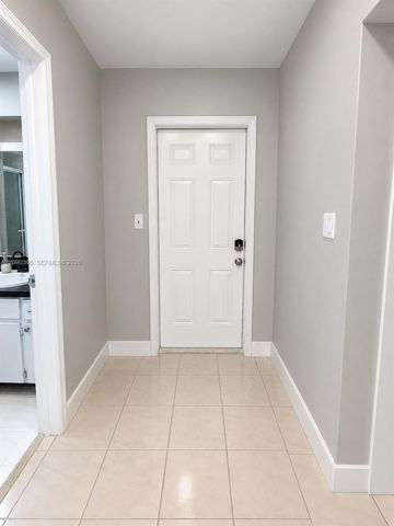 903 SE 14th Street S, Fort Lauderdale, FL 33316