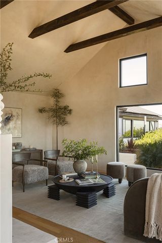 2890 Las Alturas Street, Los Angeles, CA 90068