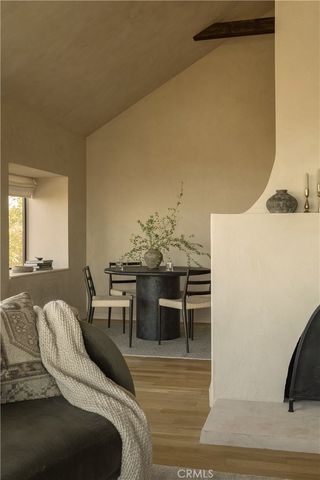 2890 Las Alturas Street, Los Angeles, CA 90068