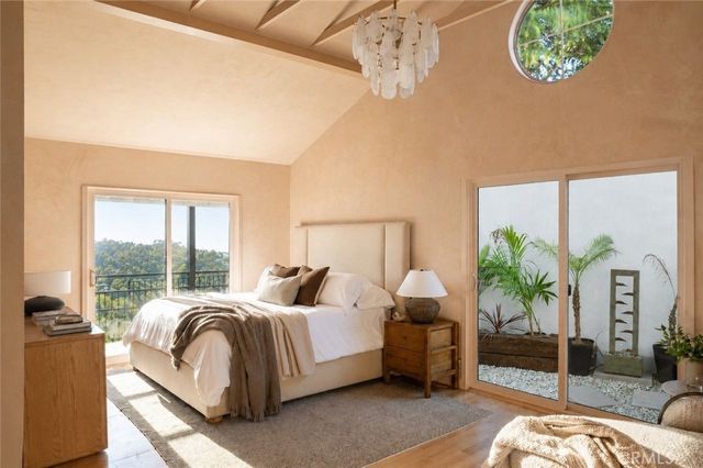 2890 Las Alturas Street, Los Angeles, CA 90068
