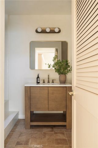 2890 Las Alturas Street, Los Angeles, CA 90068