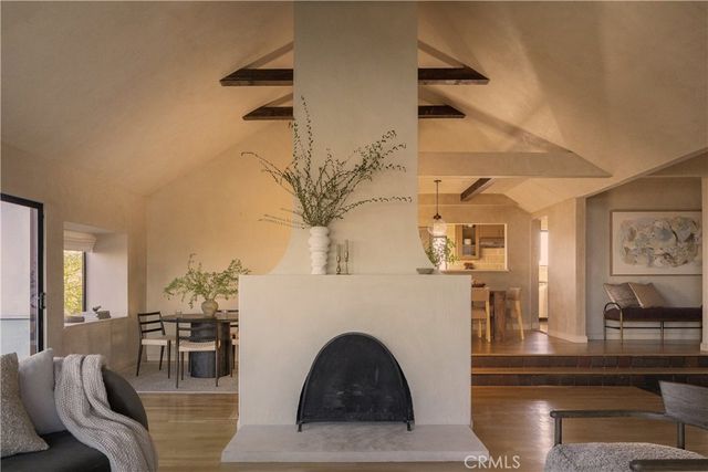 2890 Las Alturas Street, Los Angeles, CA 90068