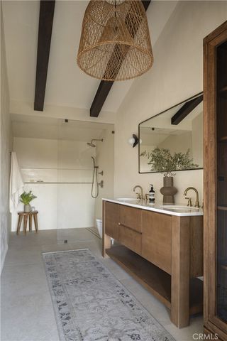 2890 Las Alturas Street, Los Angeles, CA 90068