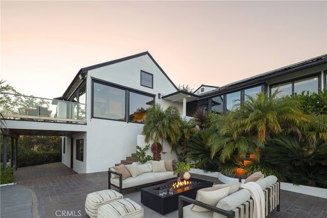 2890 Las Alturas Street, Los Angeles, CA 90068