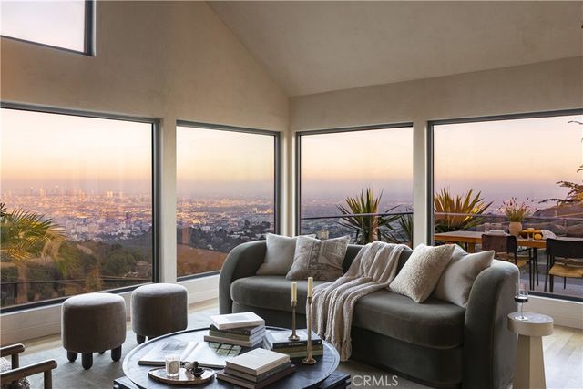 2890 Las Alturas Street, Los Angeles, CA 90068