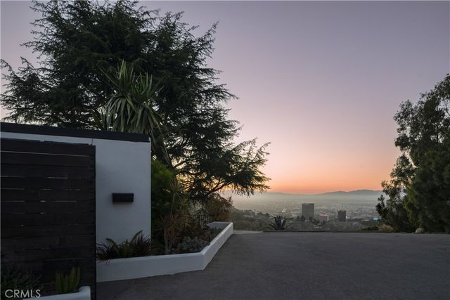 2890 Las Alturas Street, Los Angeles, CA 90068
