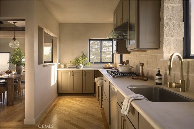 2890 Las Alturas Street, Los Angeles, CA 90068