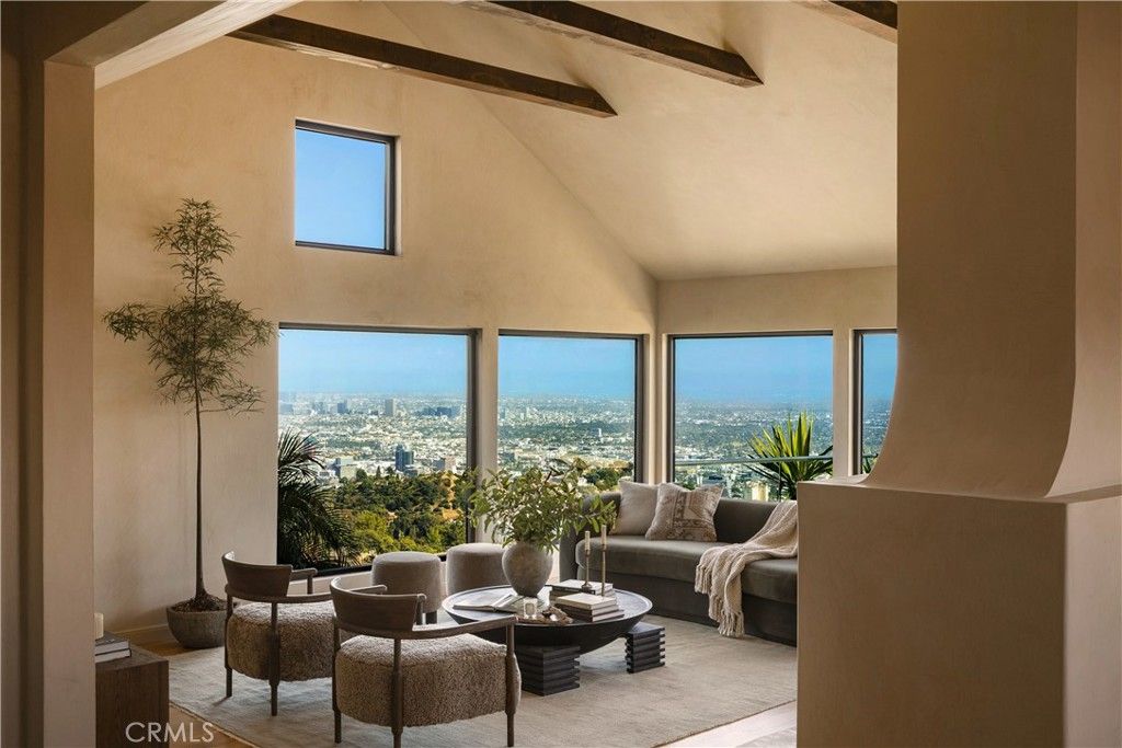 2890 Las Alturas Street, Los Angeles, CA 90068