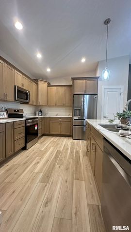 5031 CHESTNUT Street, Quincy, IL 62305