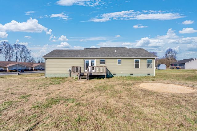 128 Fiddlers Dr, Smithville, TN 37166