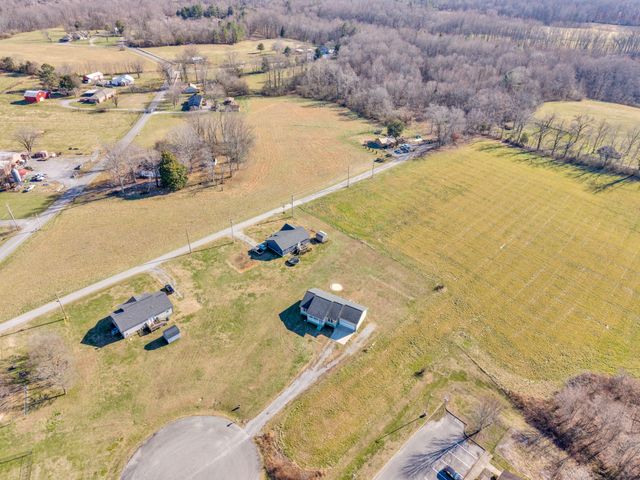128 Fiddlers Dr, Smithville, TN 37166