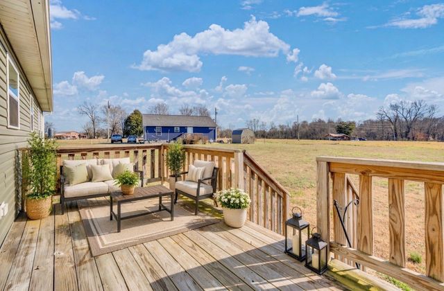 128 Fiddlers Dr, Smithville, TN 37166