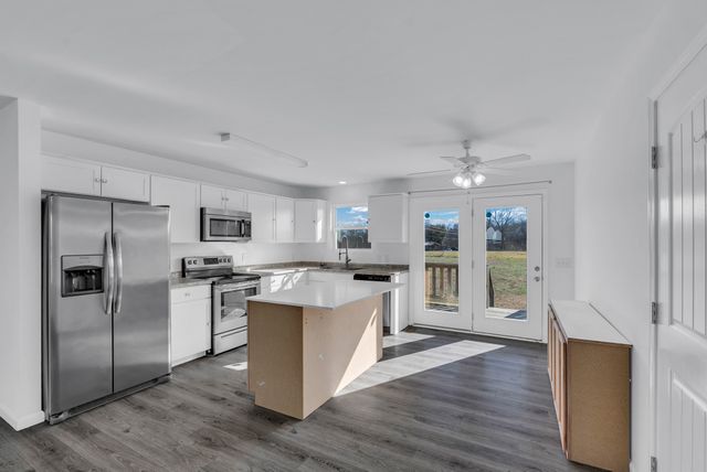 128 Fiddlers Dr, Smithville, TN 37166