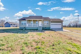 128 Fiddlers Dr, Smithville, TN 37166