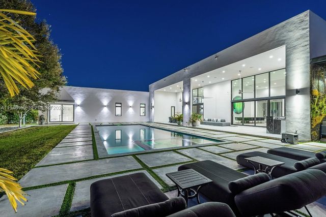 6175 SW 128th St, Pinecrest, FL 33156