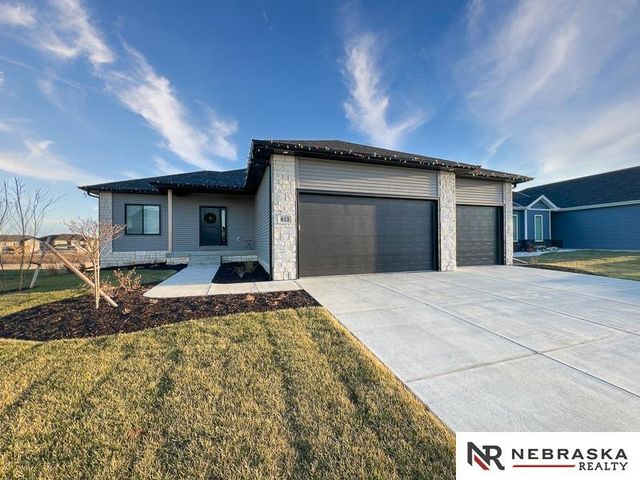 9400 Dalton Drive, Lincoln, NE 68516