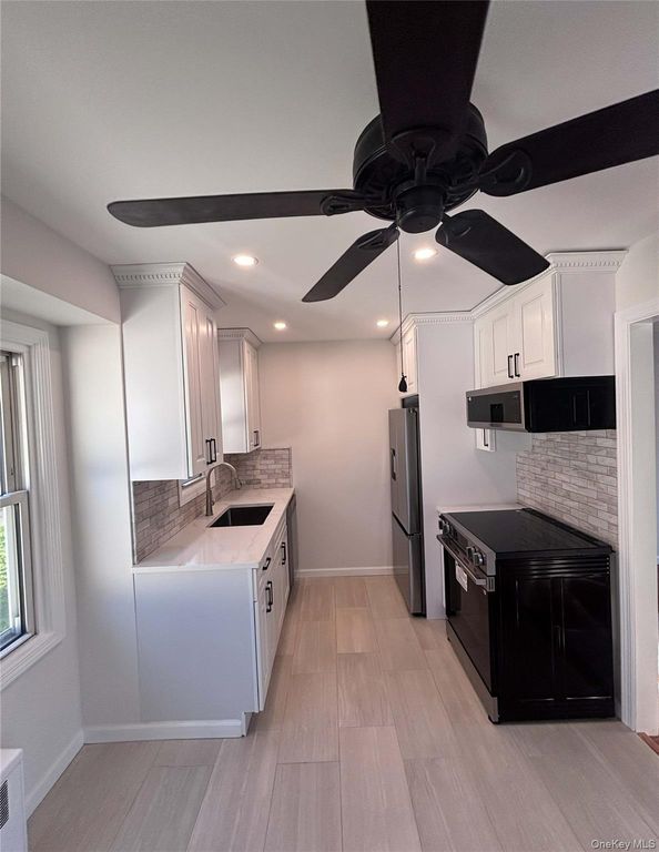 108 Dorset Avenue, Albertson, NY 11507 — photo 2