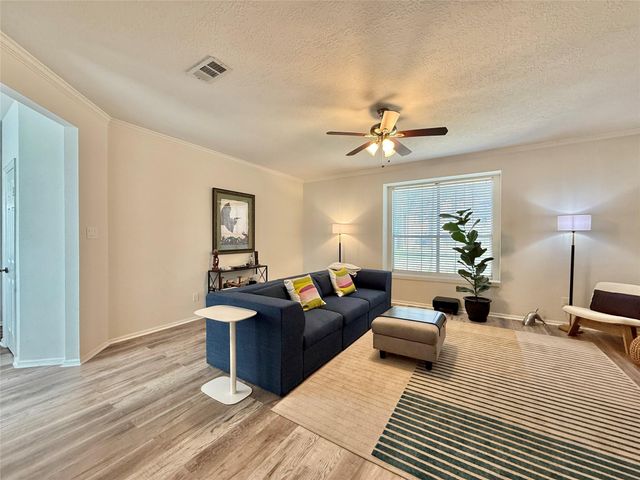 2 Twin Feather Place, The Woodlands, TX 77381