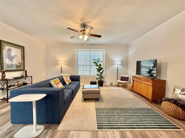 2 Twin Feather Place, The Woodlands, TX 77381