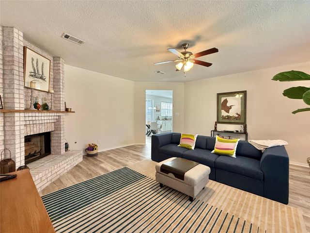 2 Twin Feather Place, The Woodlands, TX 77381