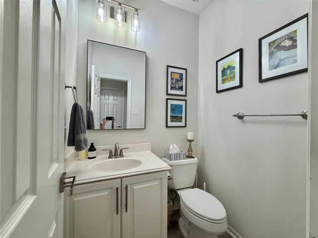 2 Twin Feather Place, The Woodlands, TX 77381