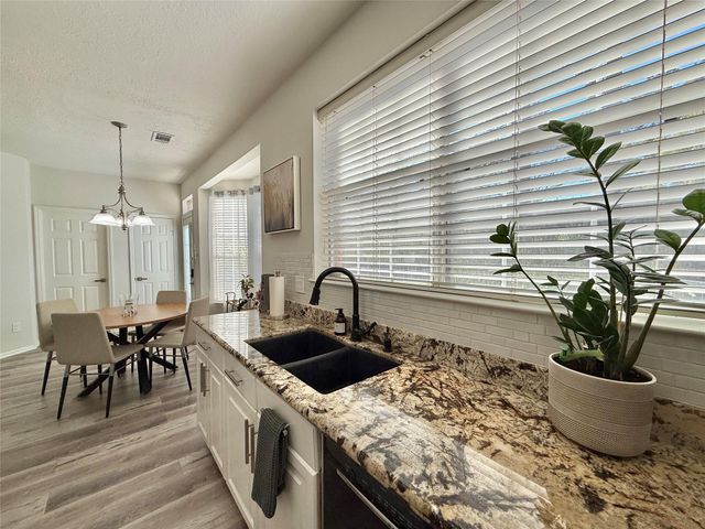 2 Twin Feather Place, The Woodlands, TX 77381