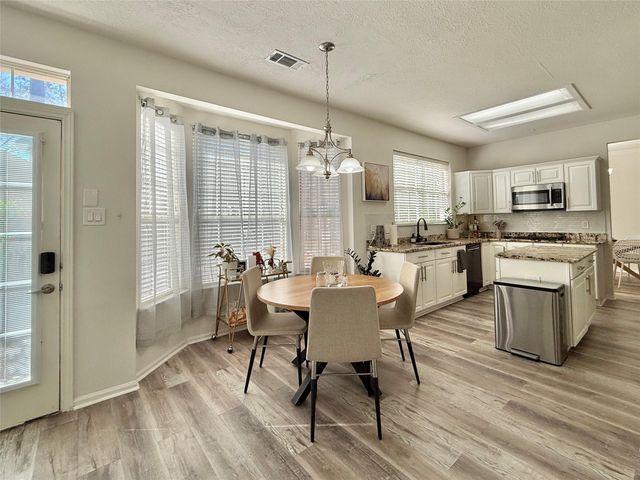 2 Twin Feather Place, The Woodlands, TX 77381