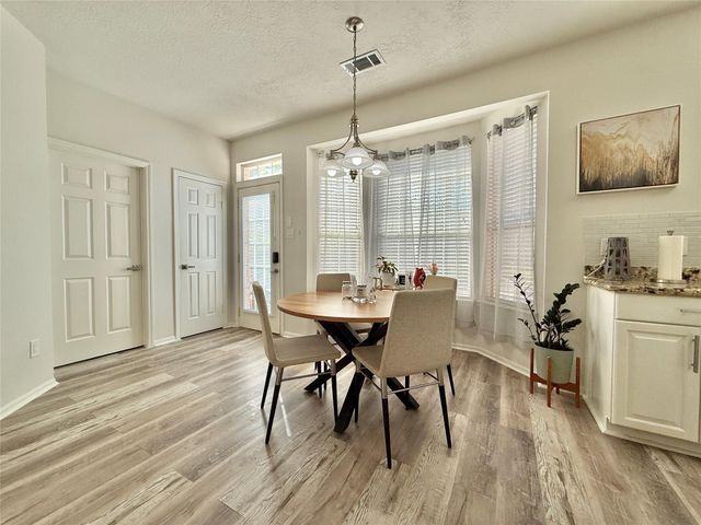 2 Twin Feather Place, The Woodlands, TX 77381