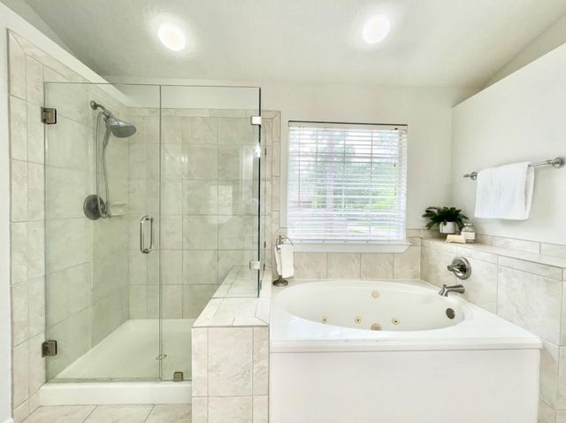 2 Twin Feather Place, The Woodlands, TX 77381