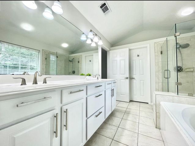 2 Twin Feather Place, The Woodlands, TX 77381