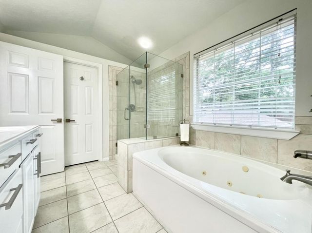 2 Twin Feather Place, The Woodlands, TX 77381